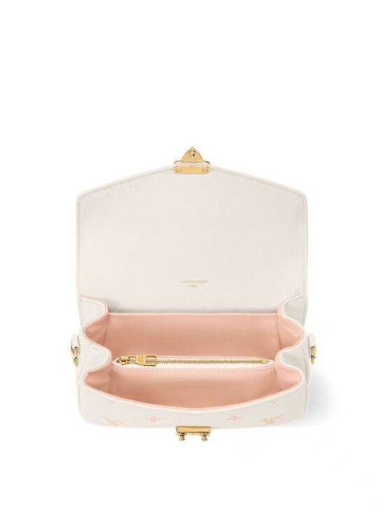 Classic Louis Vuitton Bag: A Stylish and Versatile Choice for Elegance - Picture 5 of 6